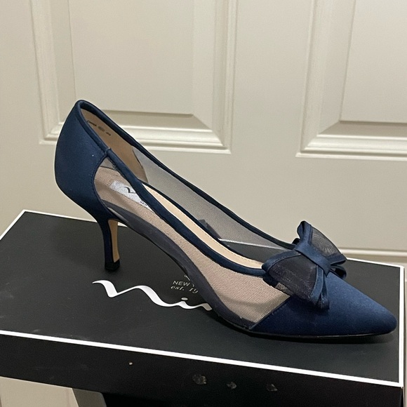 I have a pair of beautiful Blue Wedding Shoes from Nina size 7 1/2. Worn once - Picture 2 of 6